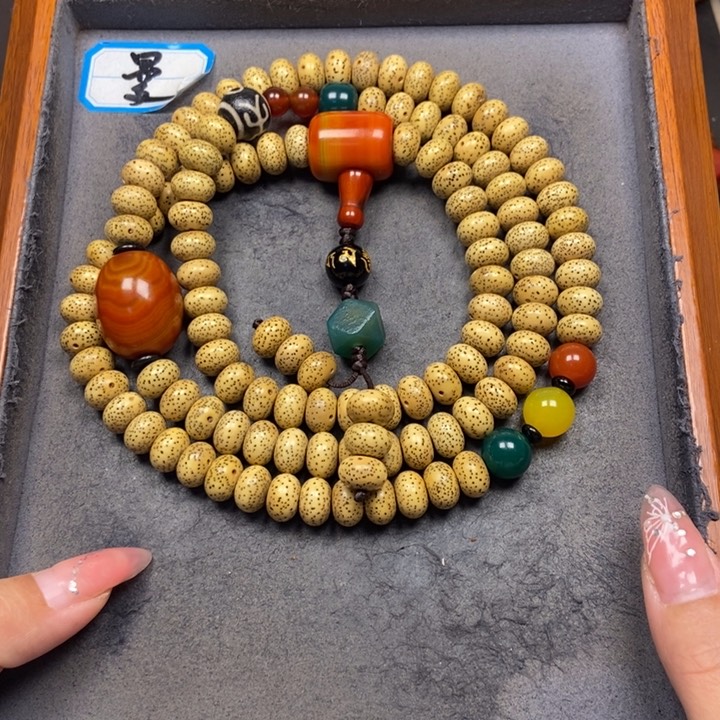 星月菩提吊坠菩提