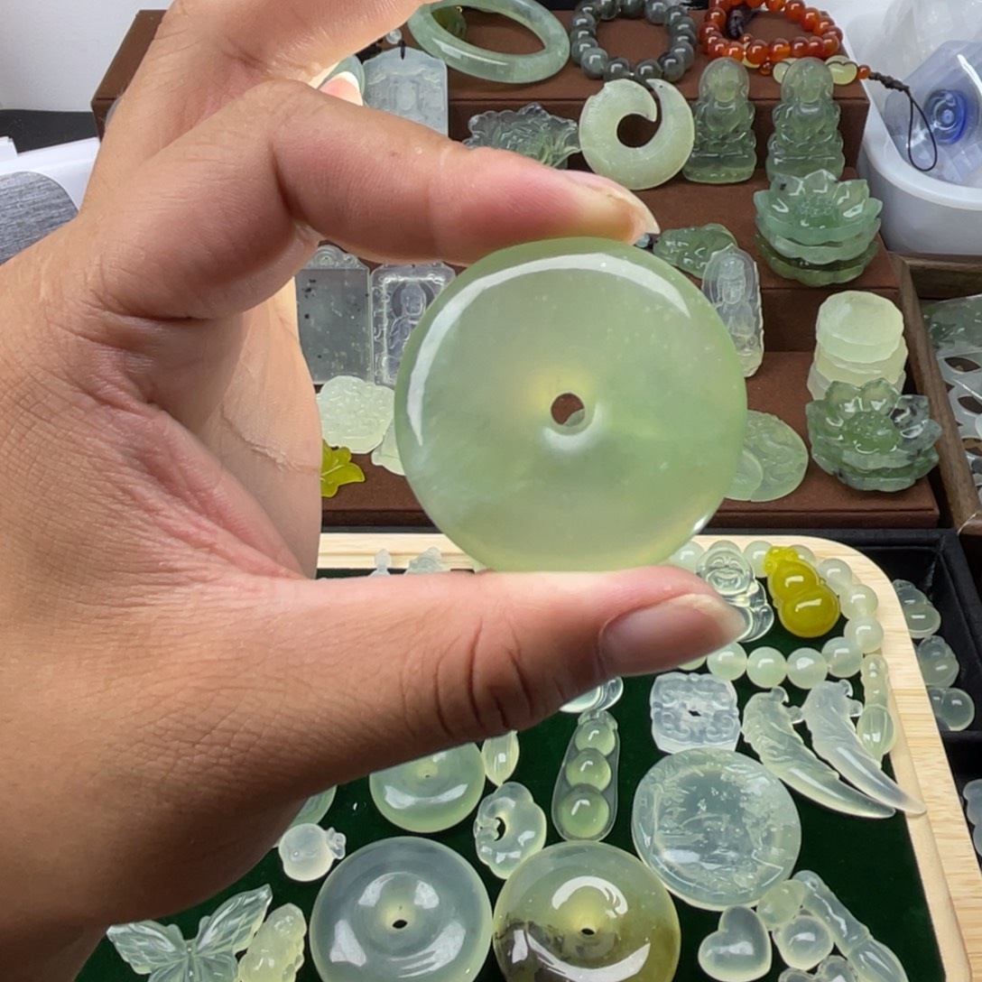未镶嵌蛇纹石玉颈饰