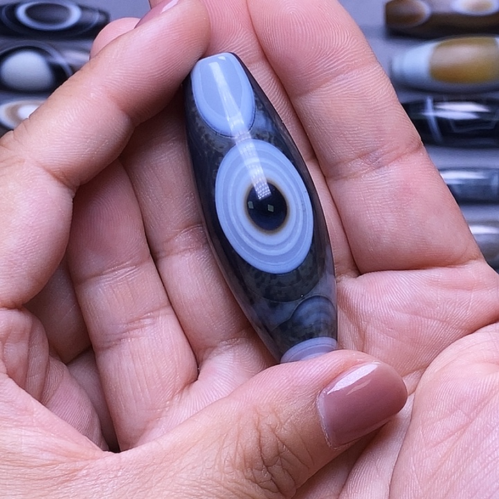 李***٥玛瑙/玉髓未镶嵌颈饰