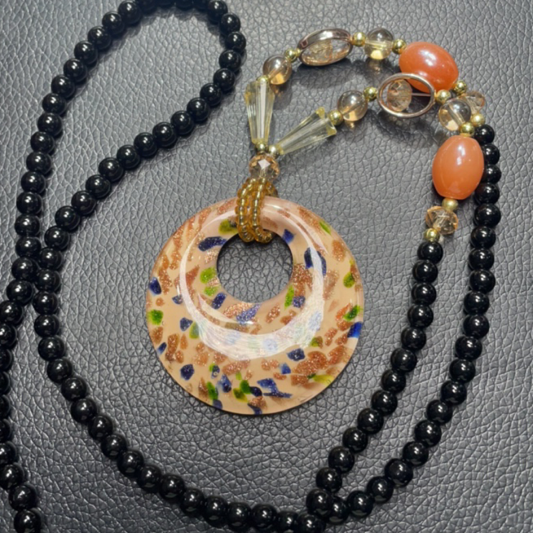   888  藕粉孔雀项链牌