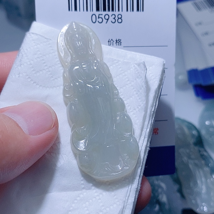 翡翠未镶嵌颈饰是