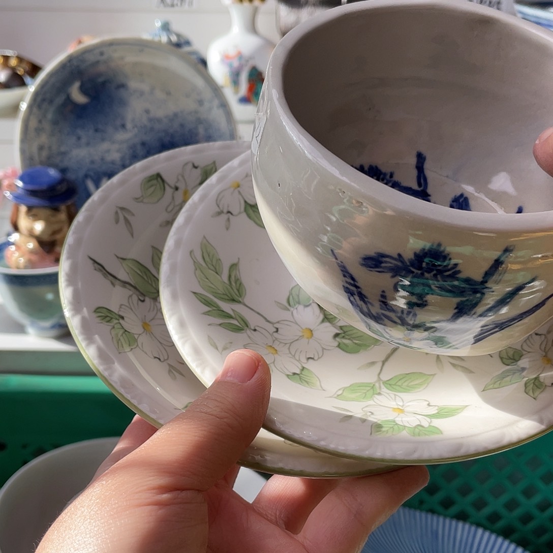 瓷片军****）哈哈哈我在床下躺在你