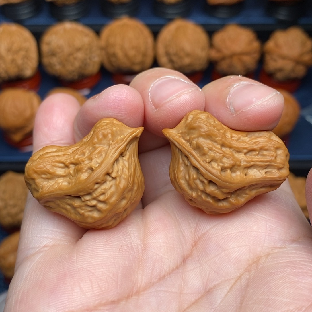 文玩核桃把件手捻鸳鸯