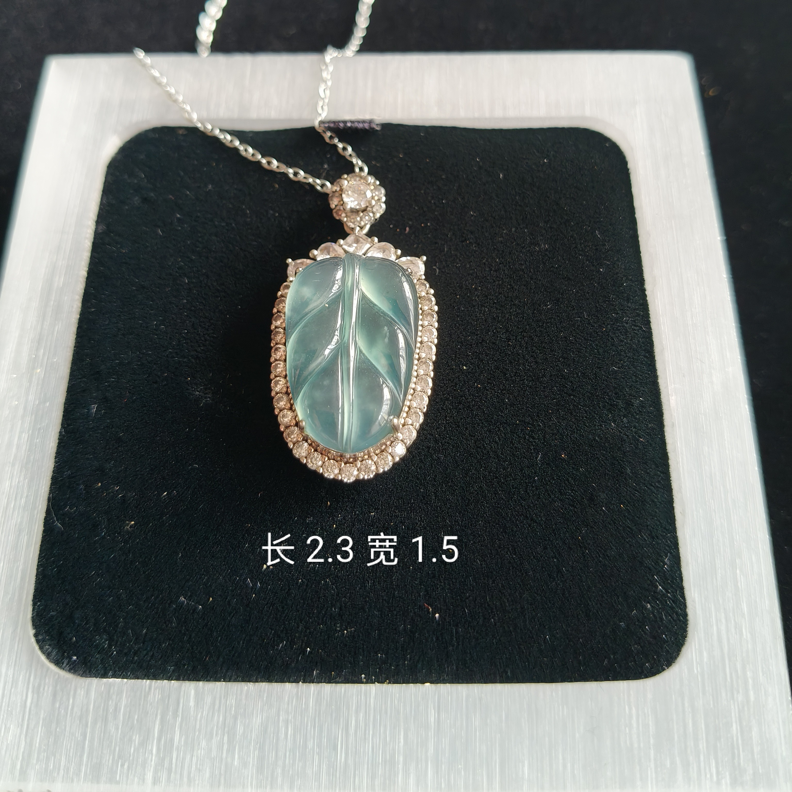 缅甸翡翠 A 货 金枝玉叶颈饰