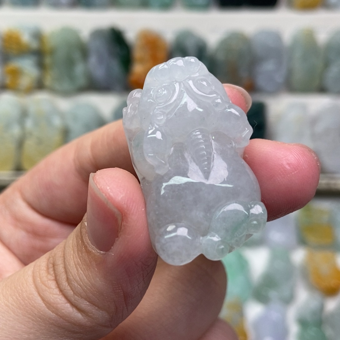 翡翠吊坠(赠链)未镶嵌