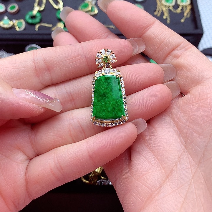 翡翠颈饰银S925镶嵌翡翠