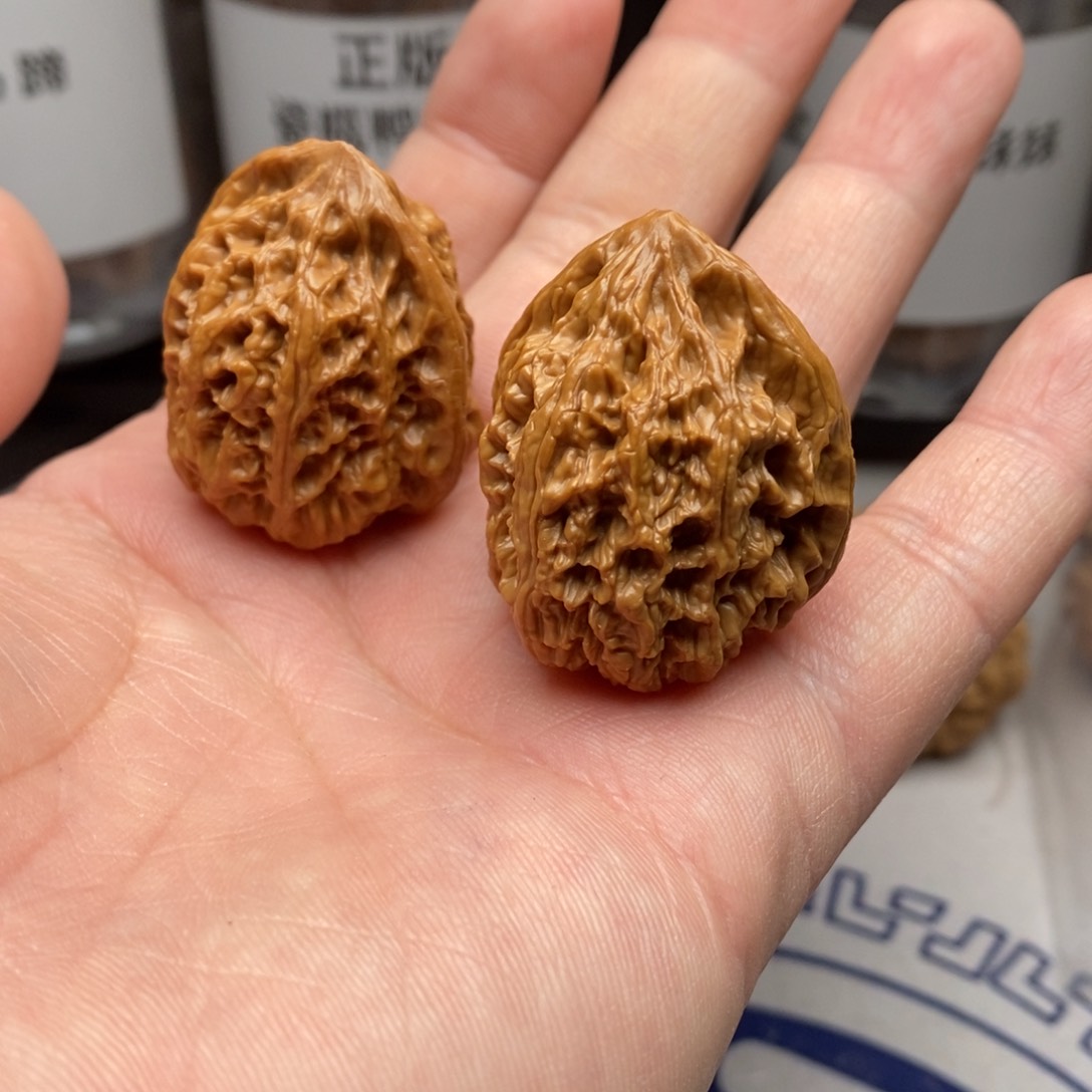 核桃把件三二野牛