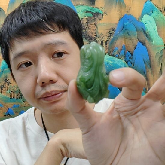 上***得和田玉未镶嵌颈饰