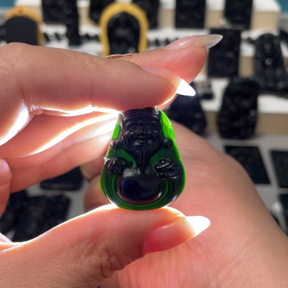 未镶嵌蛇纹石玉吊坠