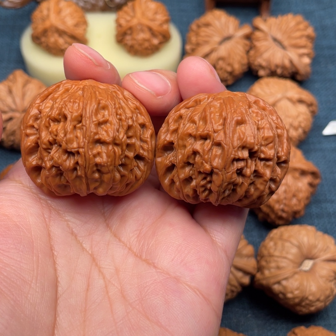 文玩核桃把件40毕业山地红皮正磨全品