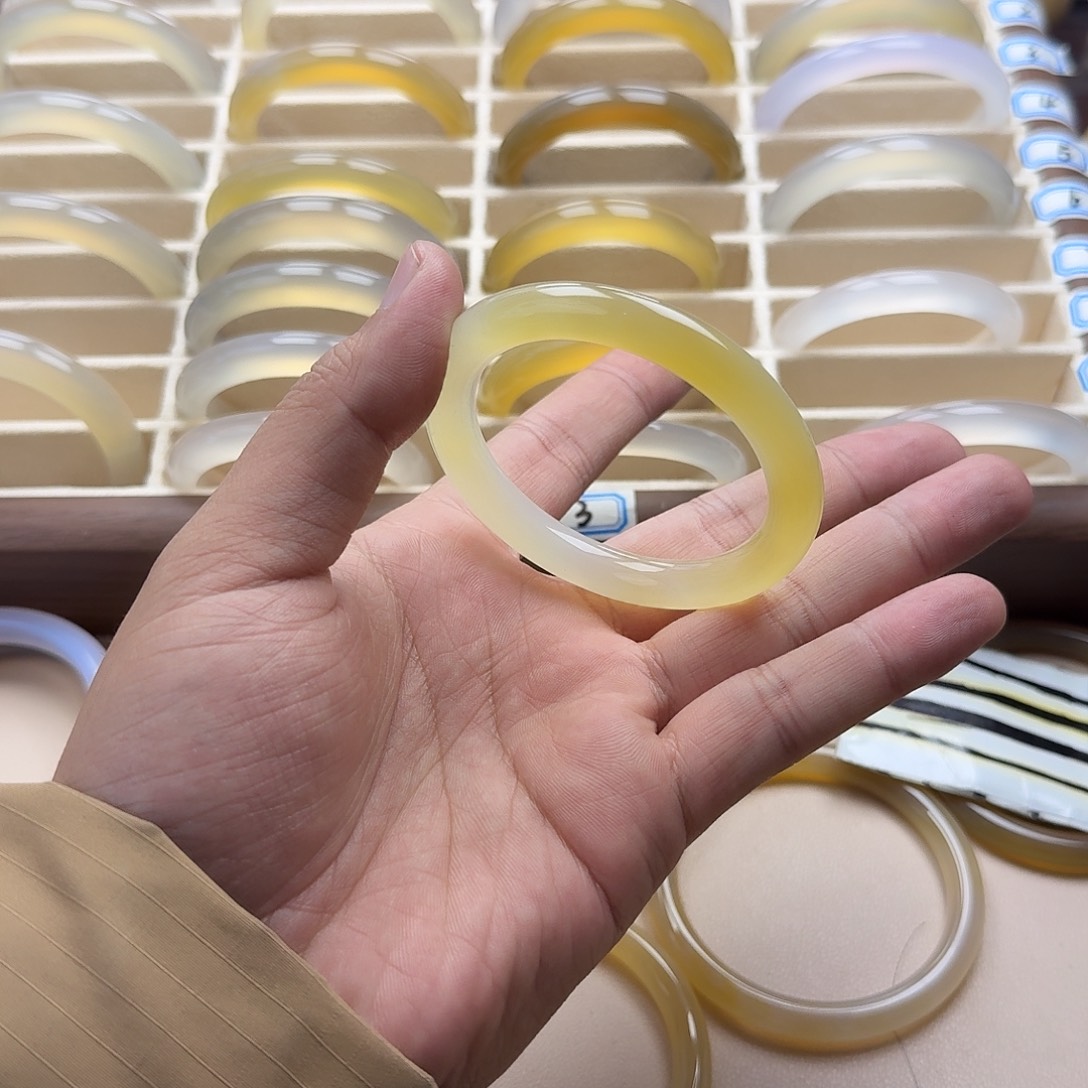 玛瑙/玉髓未镶嵌手镯53.2圈口