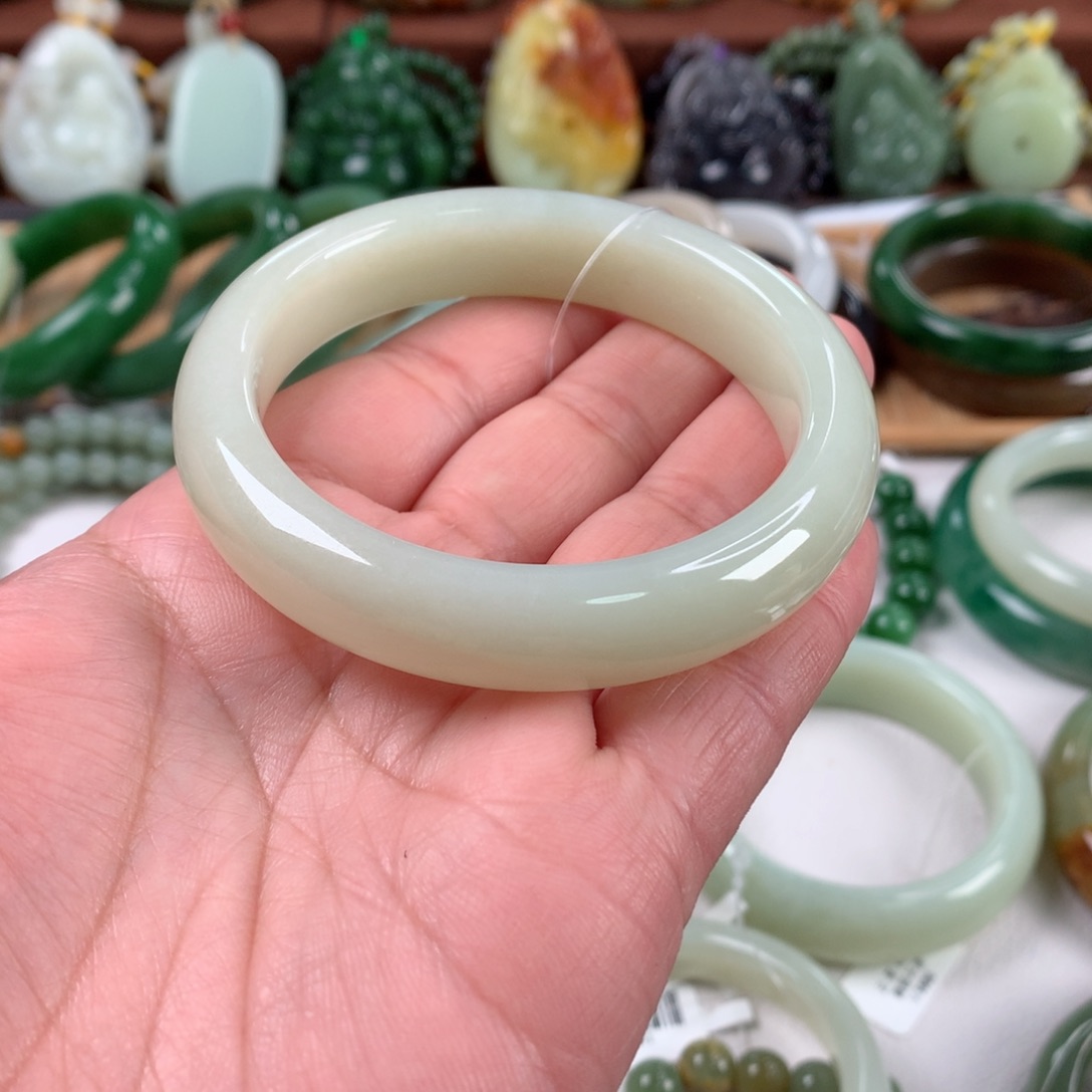 和田玉手镯未镶嵌57.2口径