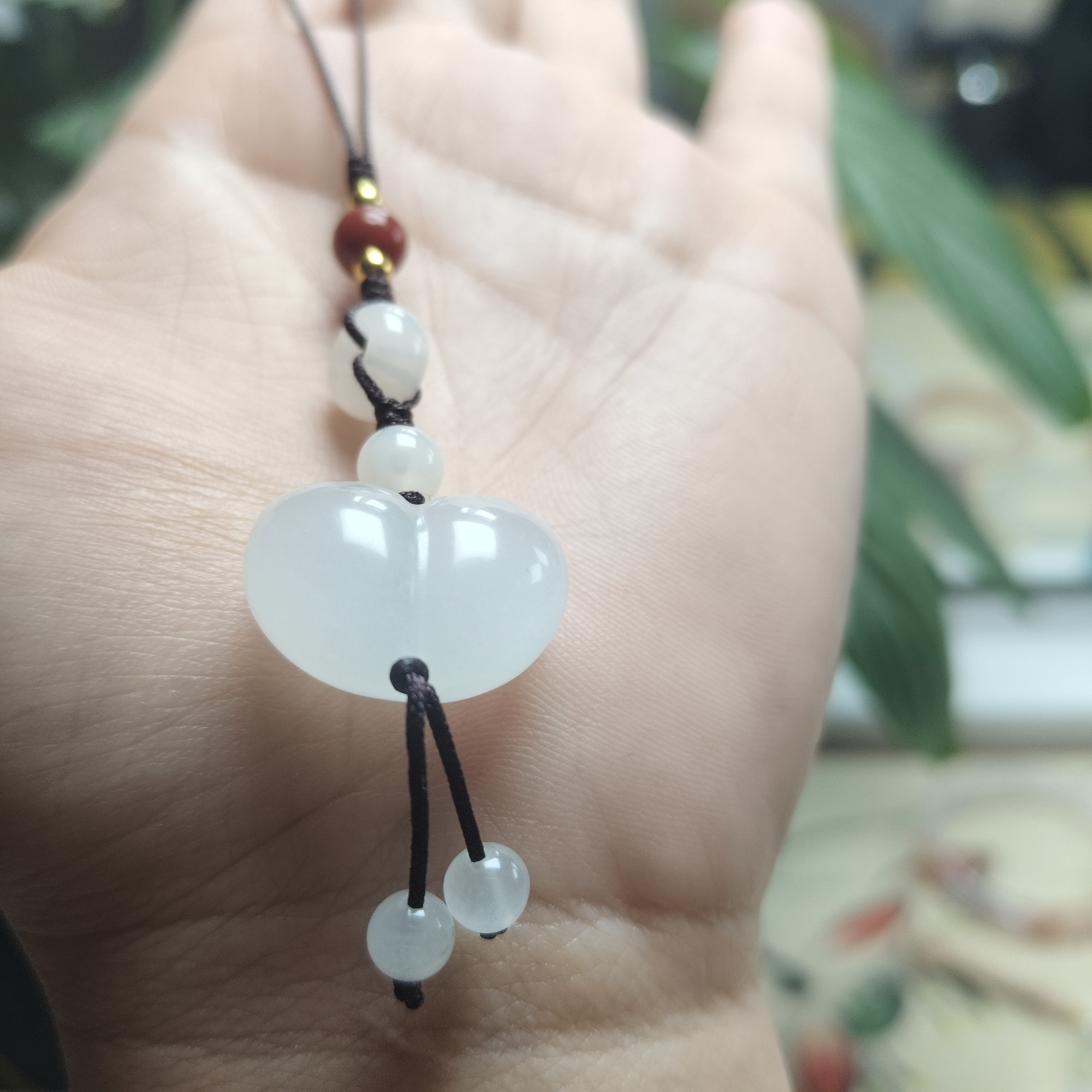 石英岩质玉天山翠手机链