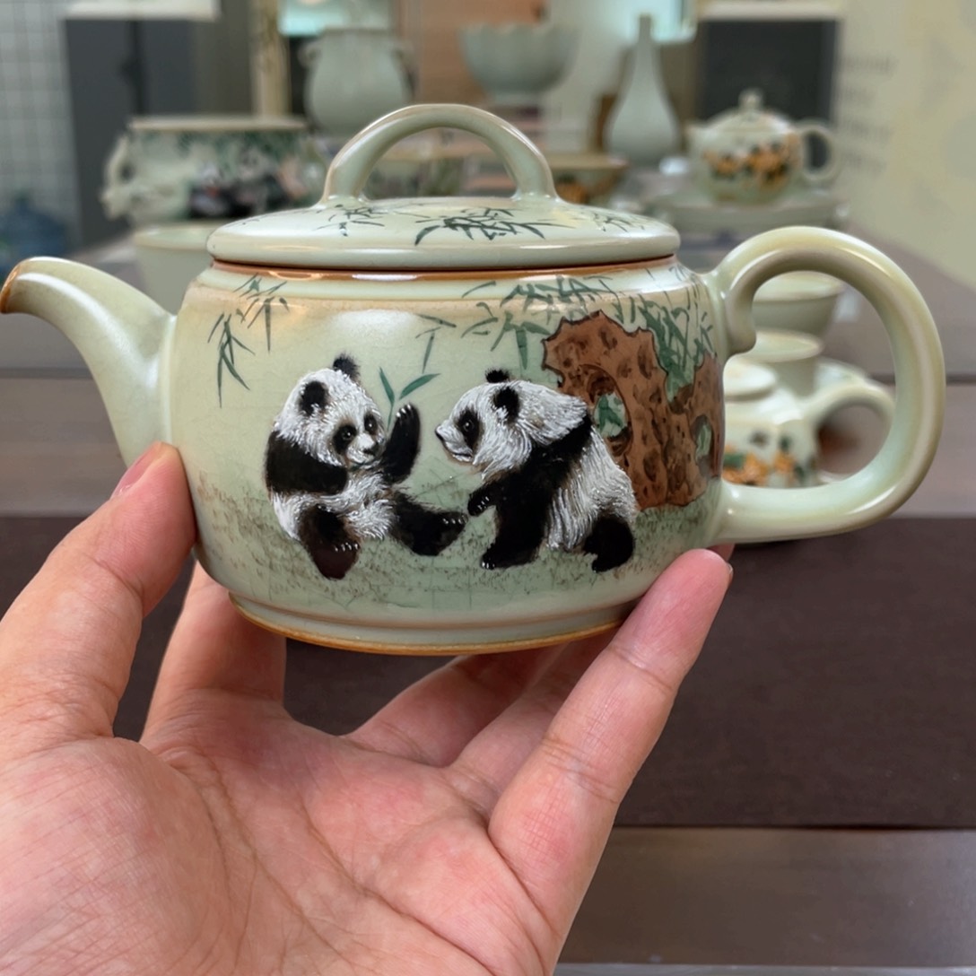 周泽堂彩绘。  熊猫