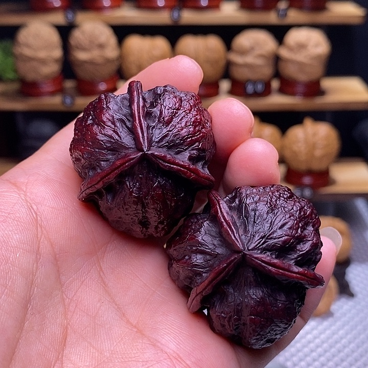 文玩核桃吊坠饕餮三棱2