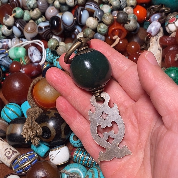 未镶嵌颈饰玛瑙/玉髓淡**荷