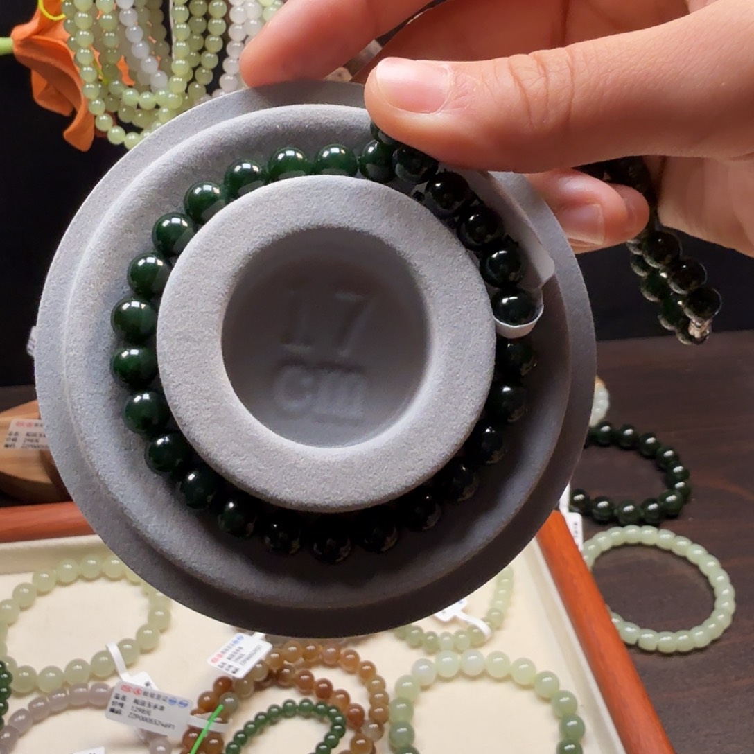 和田玉未镶嵌手串