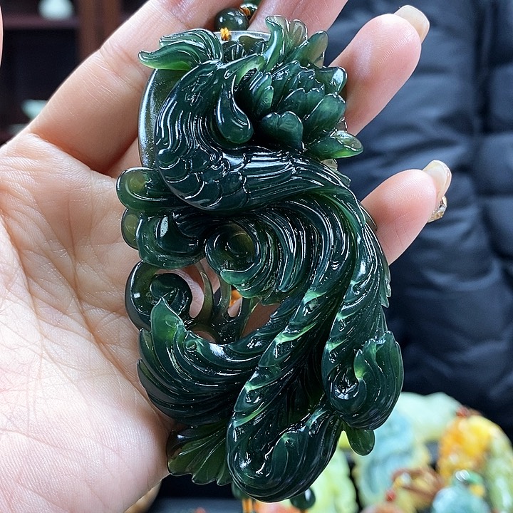 蛇纹石玉吊坠未镶嵌?****月