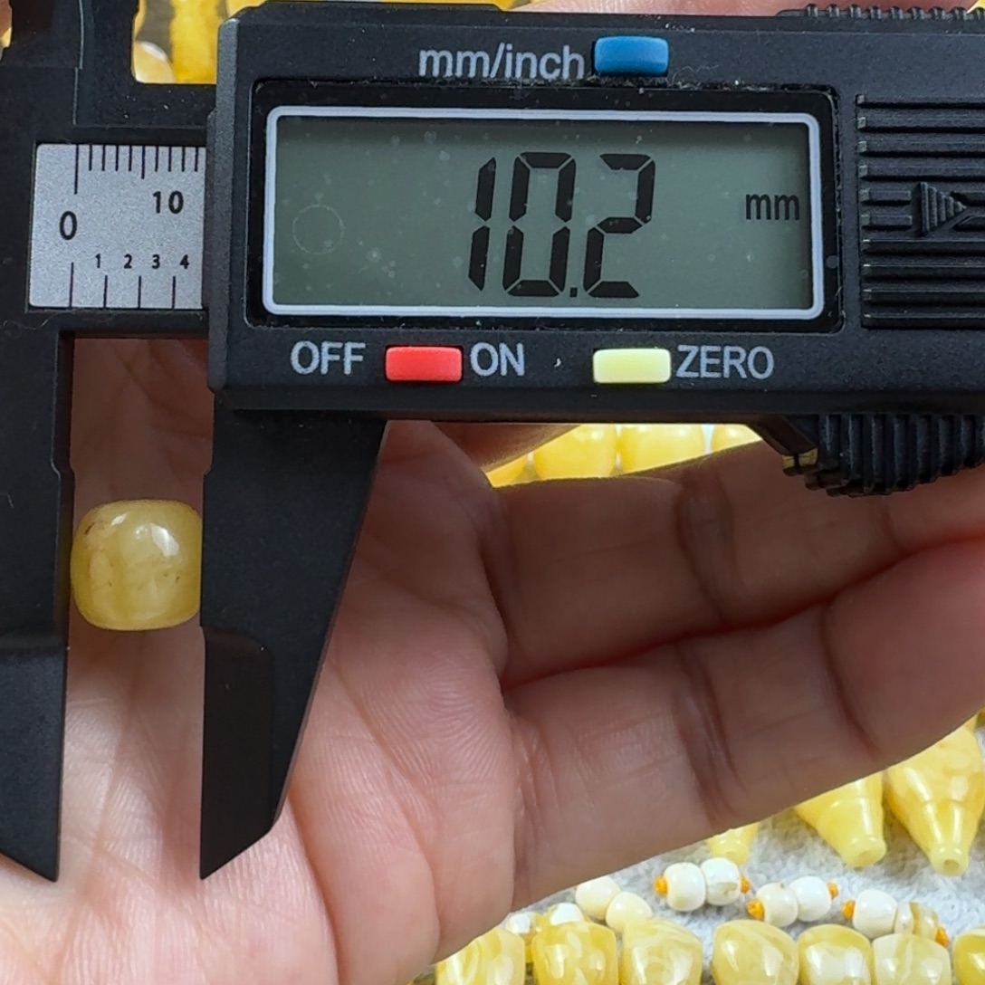 蜜蜡未镶嵌裸石11杂