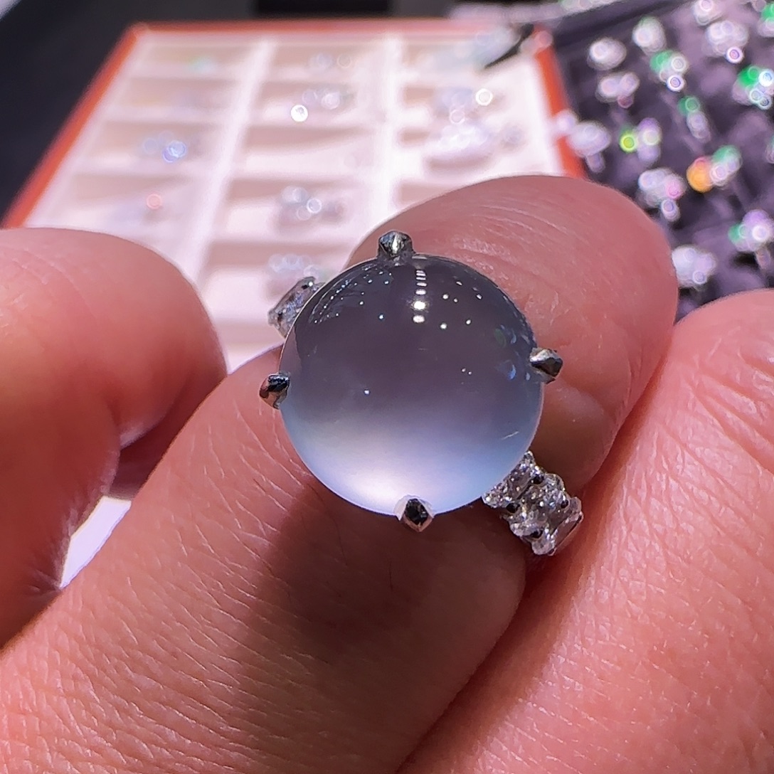 翡翠18K金镶嵌戒指