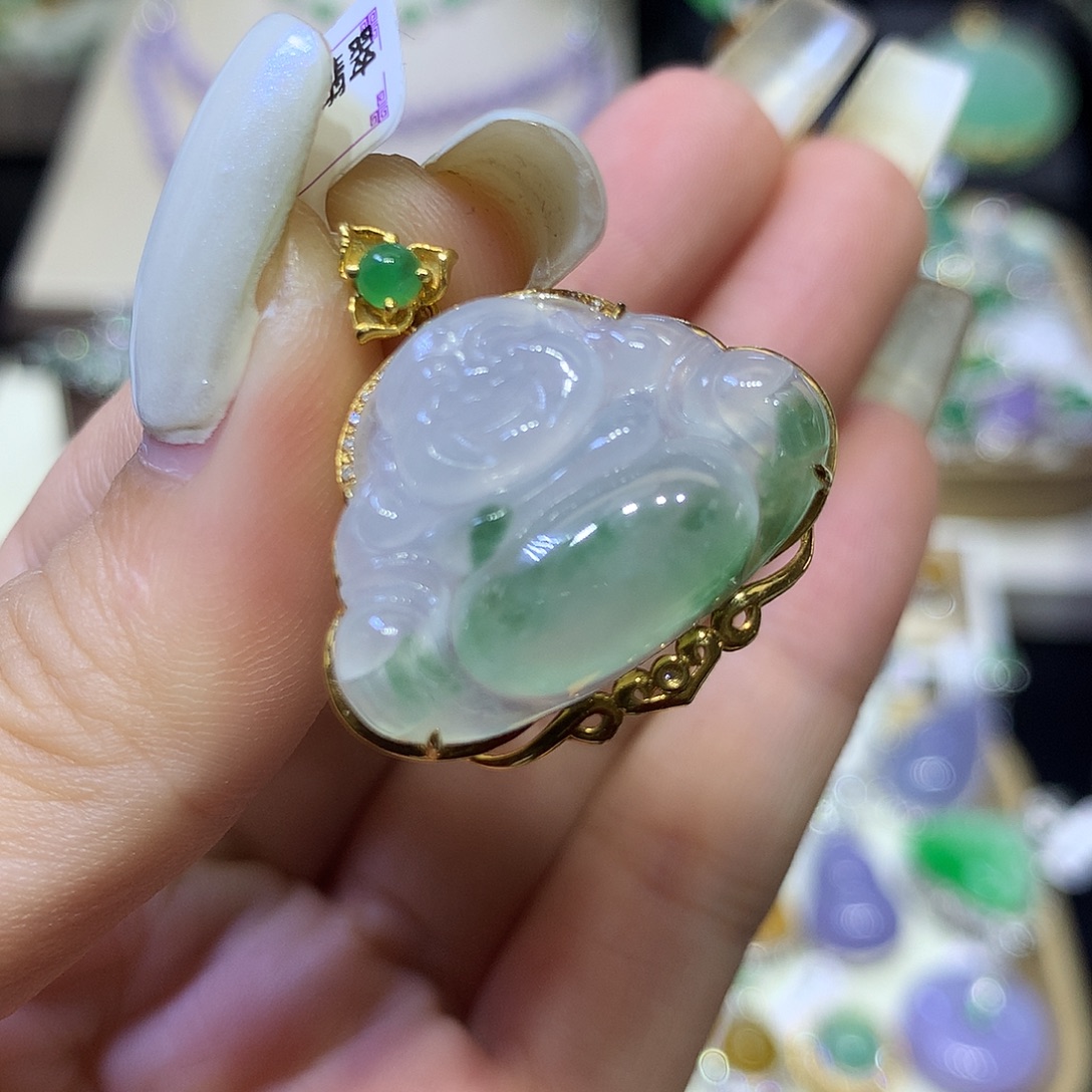 翡翠18K金镶嵌颈饰