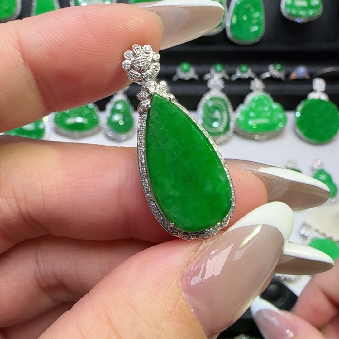 翡翠18K金镶嵌颈饰无事牌