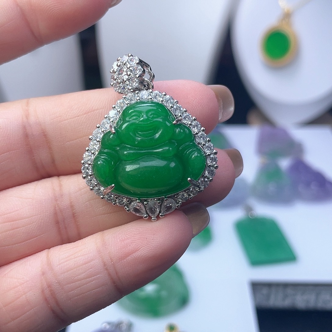 翡翠吊坠(赠链)未镶嵌