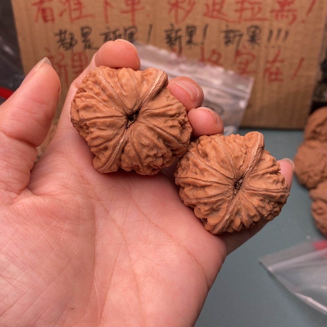 叶***枫把件文玩核桃元宝165