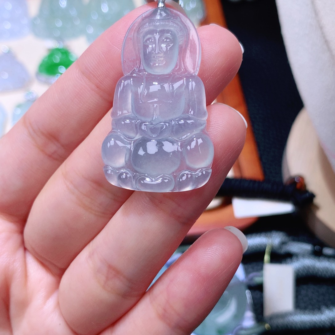 颈饰18K金镶嵌翡翠观音