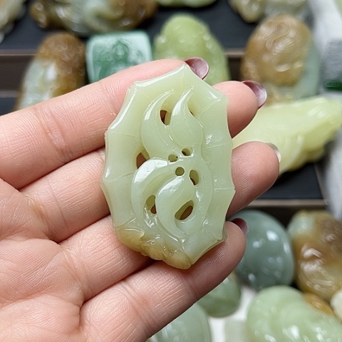 颈饰未镶嵌和田玉