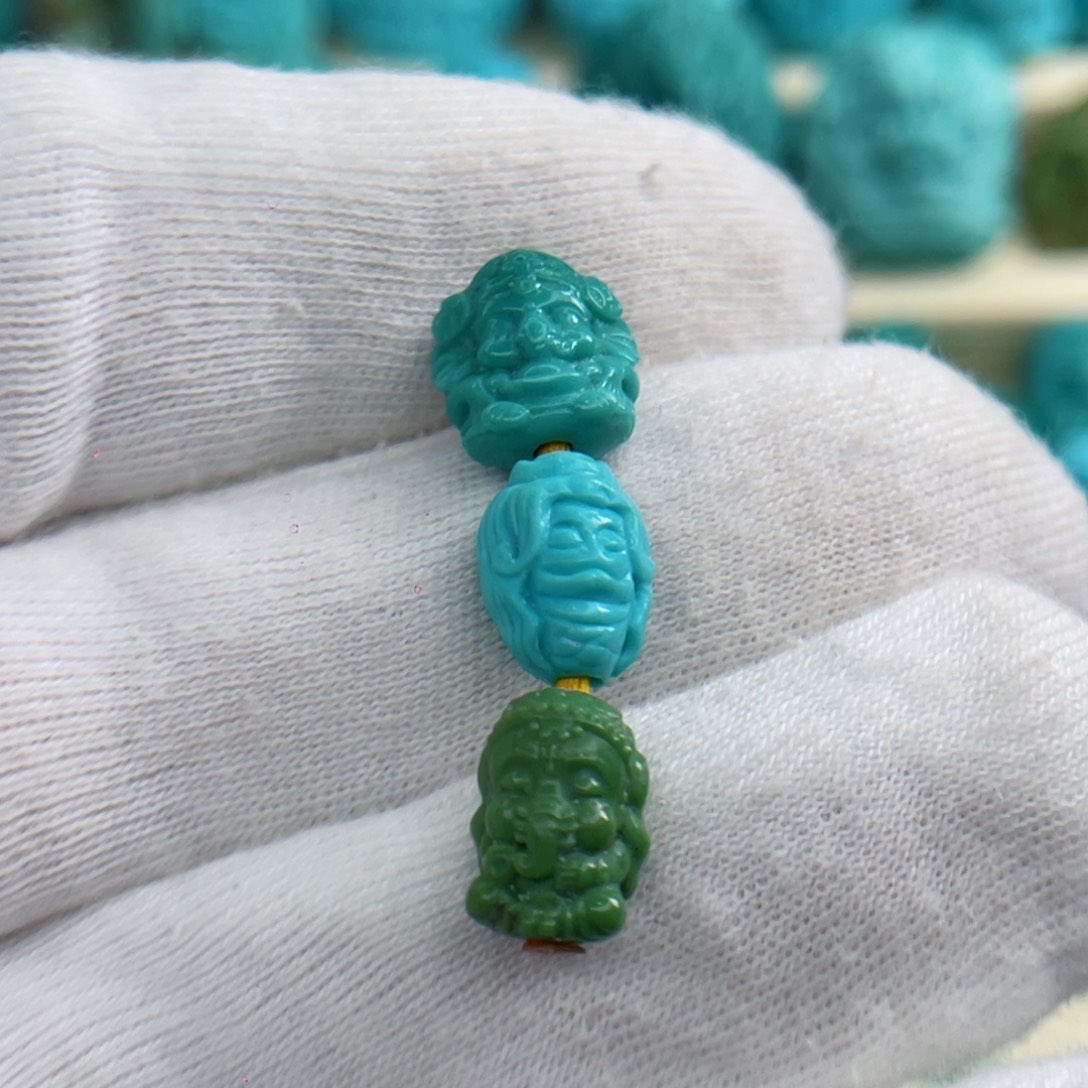 绿松石颈饰未镶嵌