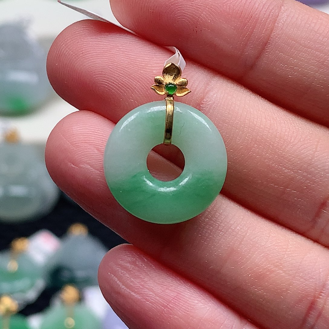 颈饰18K金镶嵌翡翠翡翠吊坠