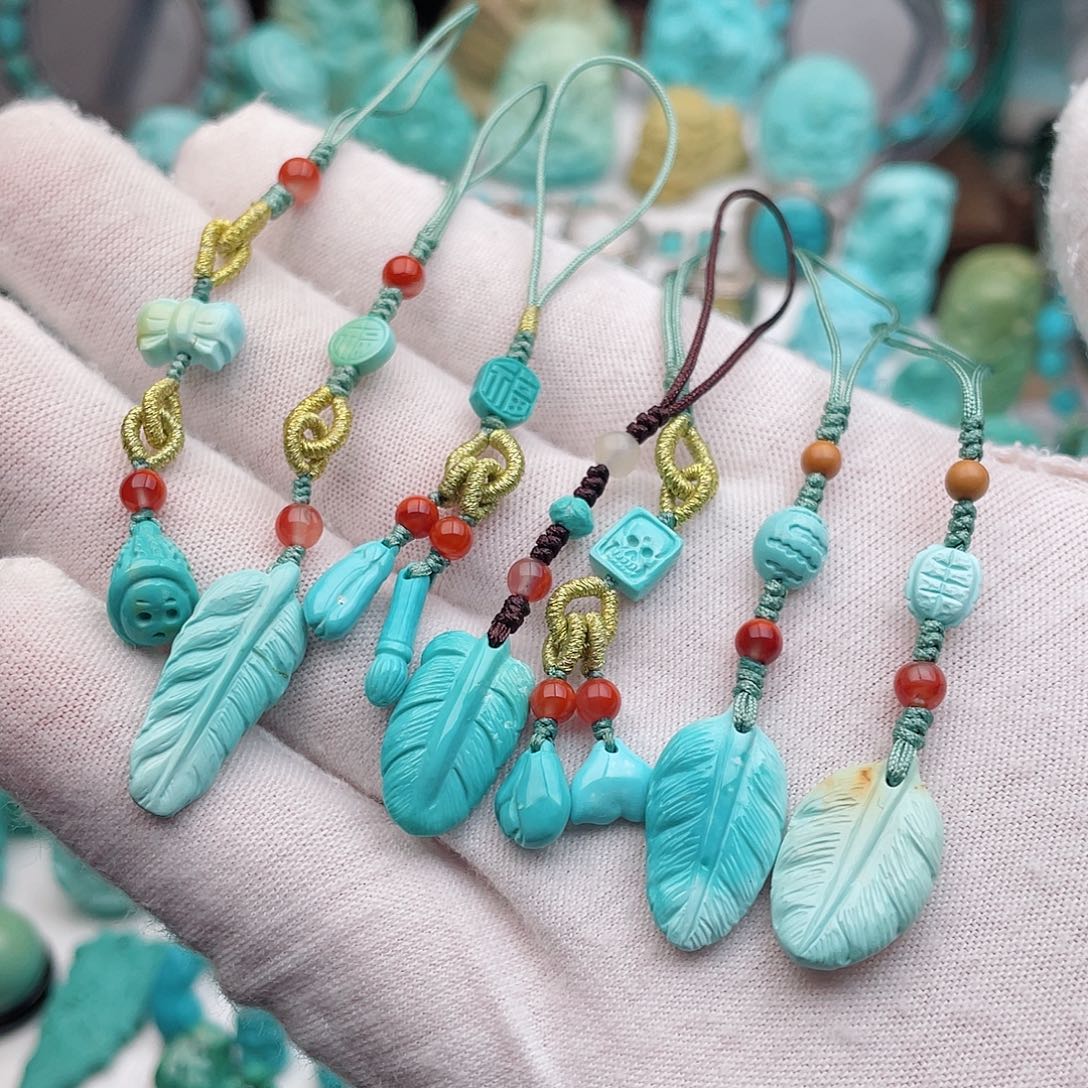 绿松石未镶嵌颈饰