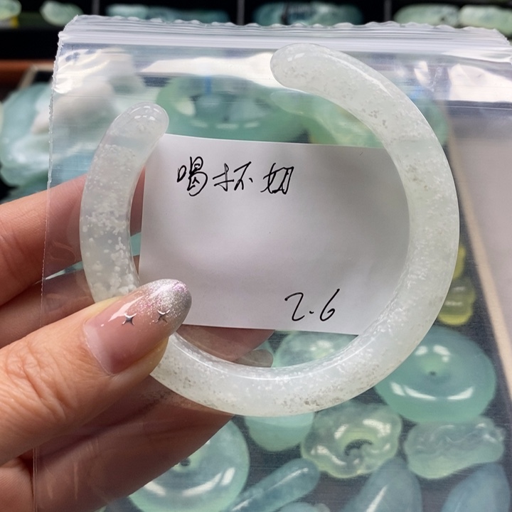 蛇纹石玉手镯未镶嵌喝****喉