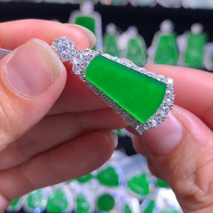 【闪购商品】颈饰银S925镶嵌翡翠天然翡翠