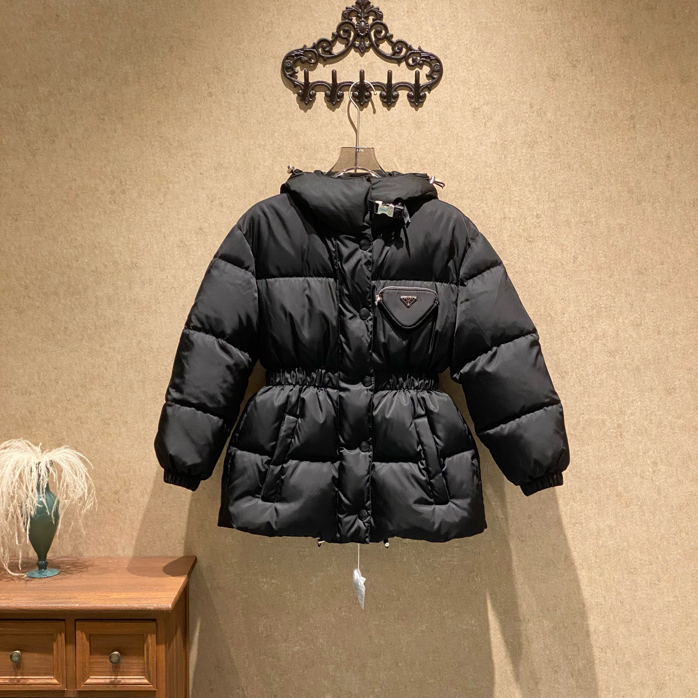 99新 Prada/普拉达 再生尼龙三角标蚂蚁腰羽绒服/38码/JM37819