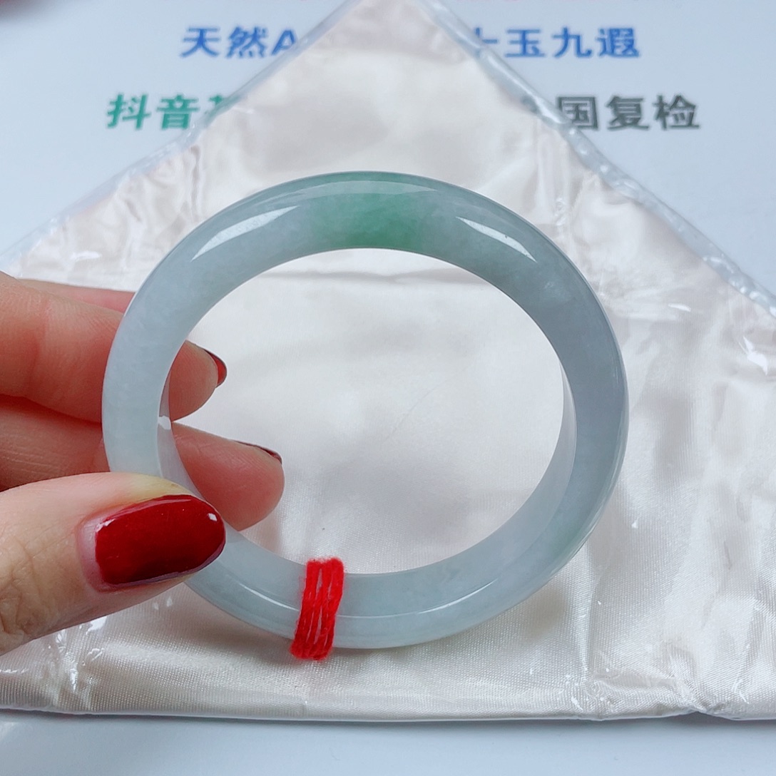 翡翠未镶嵌手镯圈口59.8宽13.2厚8.9