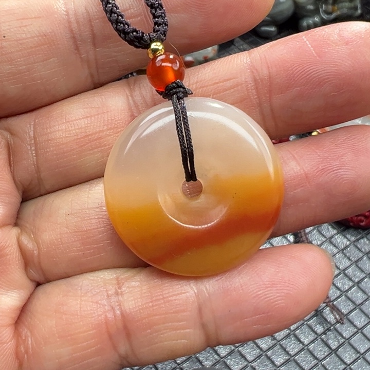 石英质玉（黄龙玉）颈饰未镶嵌