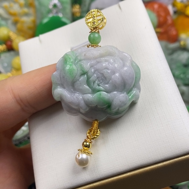 翡翠未镶嵌吊坠(赠链)