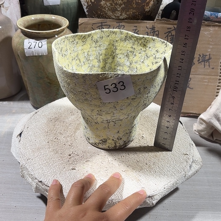 摆件陶高15，口15，有孔，533