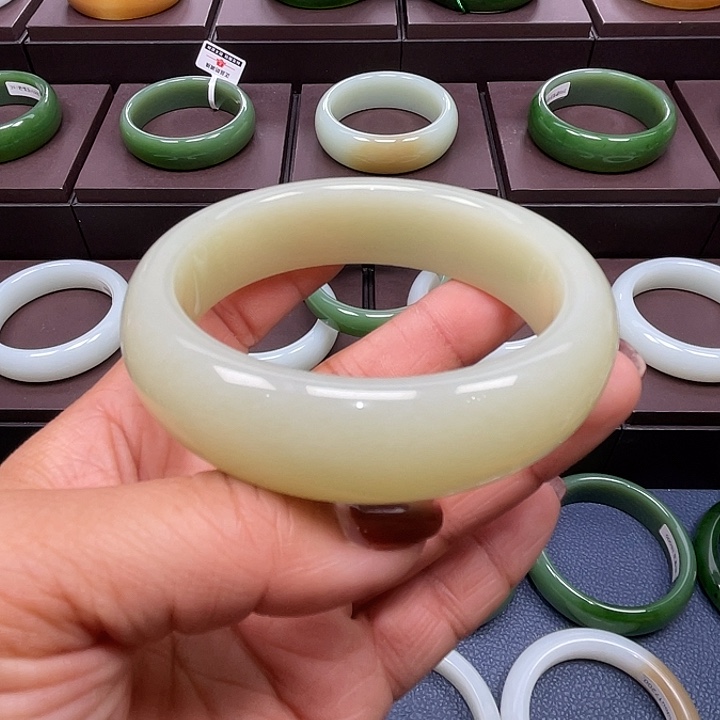 和田玉未镶嵌手镯6263