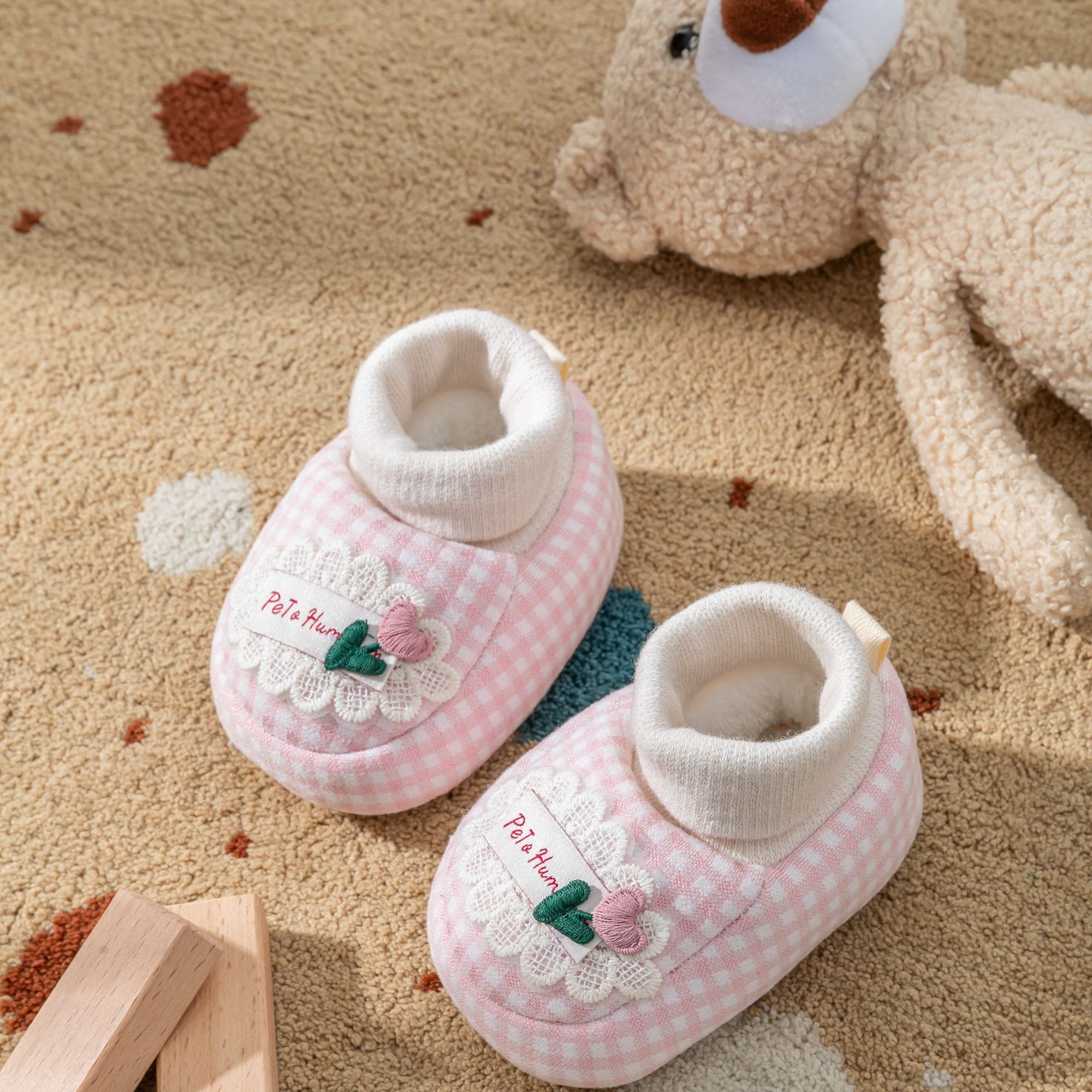 婴儿鞋学步鞋可爱风秋冬软底不掉跟防滑女宝宝公主风步前鞋袜鞋