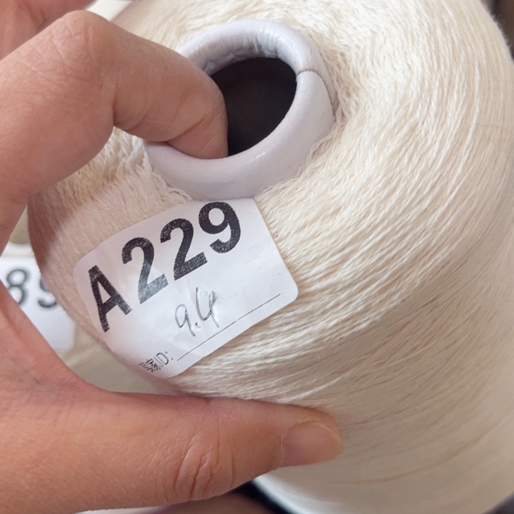 羊绒229奶白色9.4两
