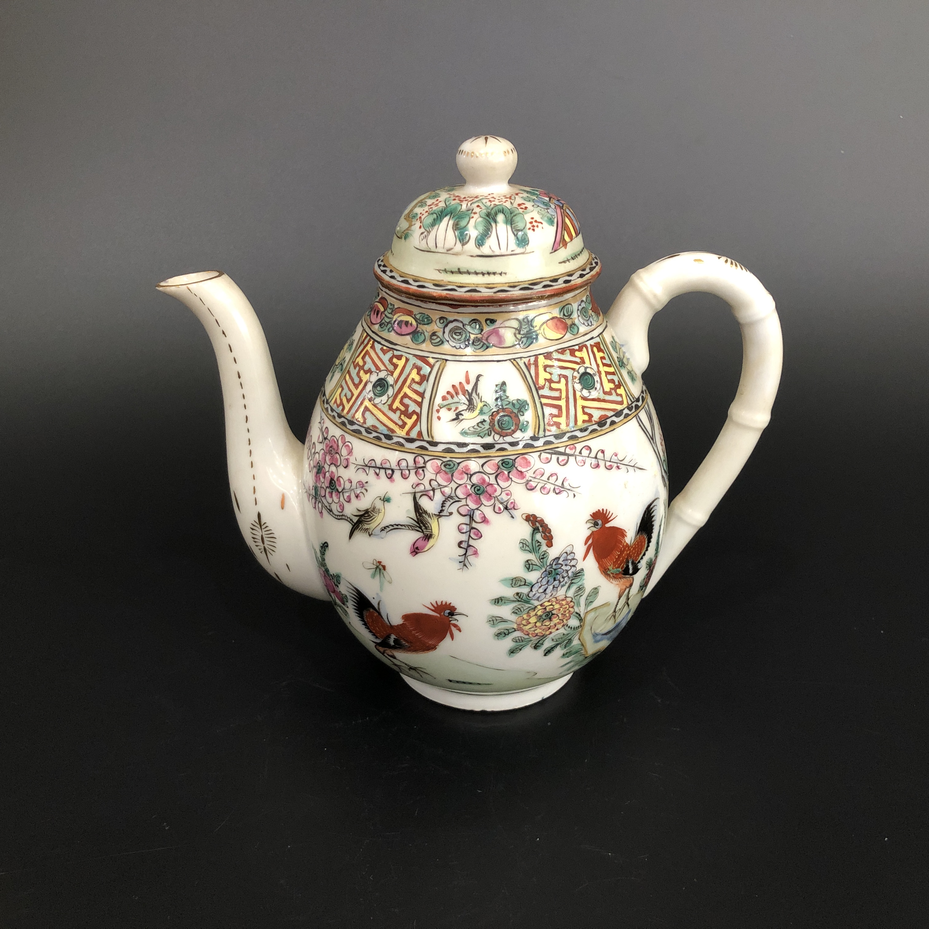 25110361 民国广彩官上加官执壶 高17.8cm