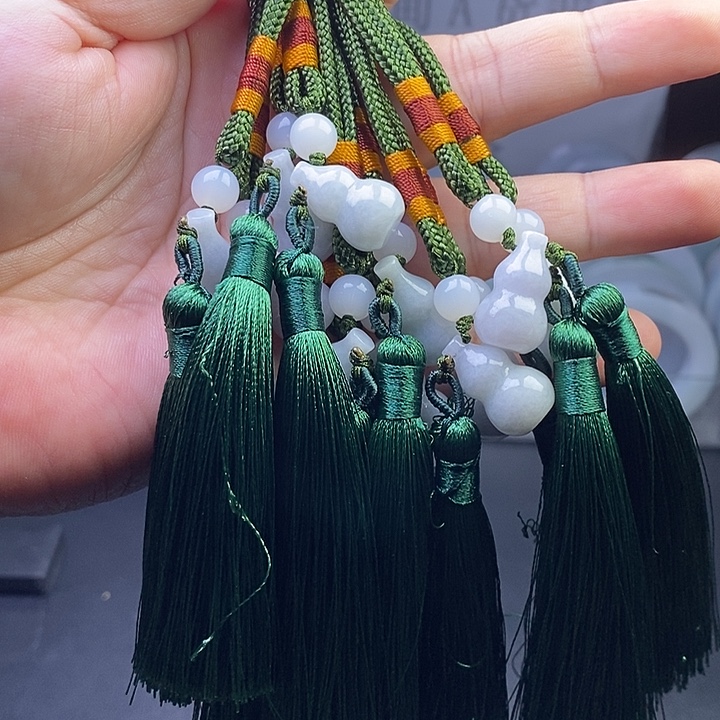 翡翠未镶嵌颈饰展多发1
