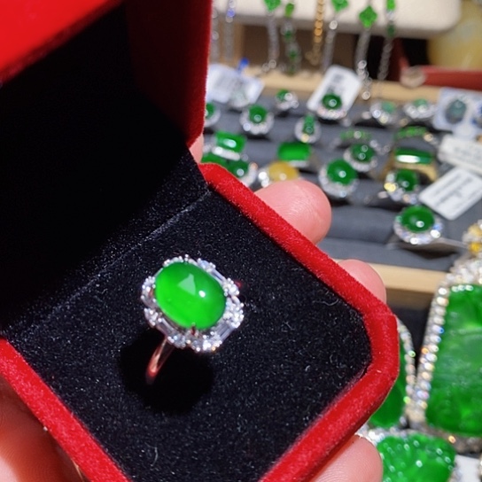 翡翠未镶嵌戒指戒指