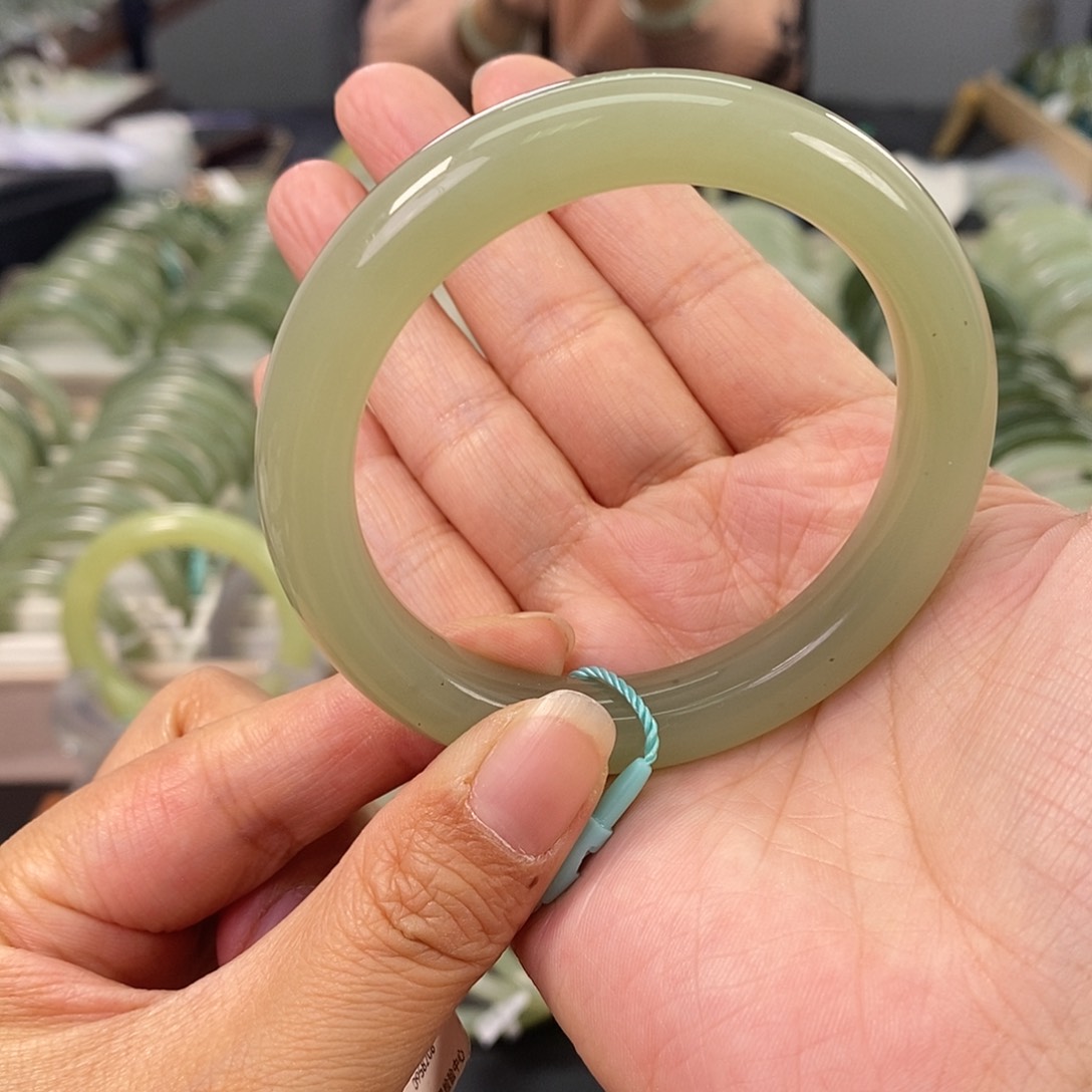 和田玉和田玉手镯55未镶嵌