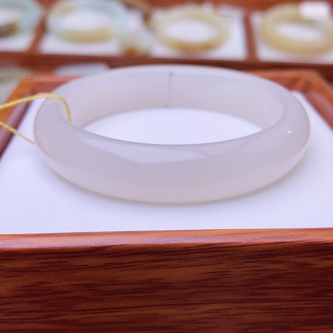 和田玉手镯未镶嵌52.6