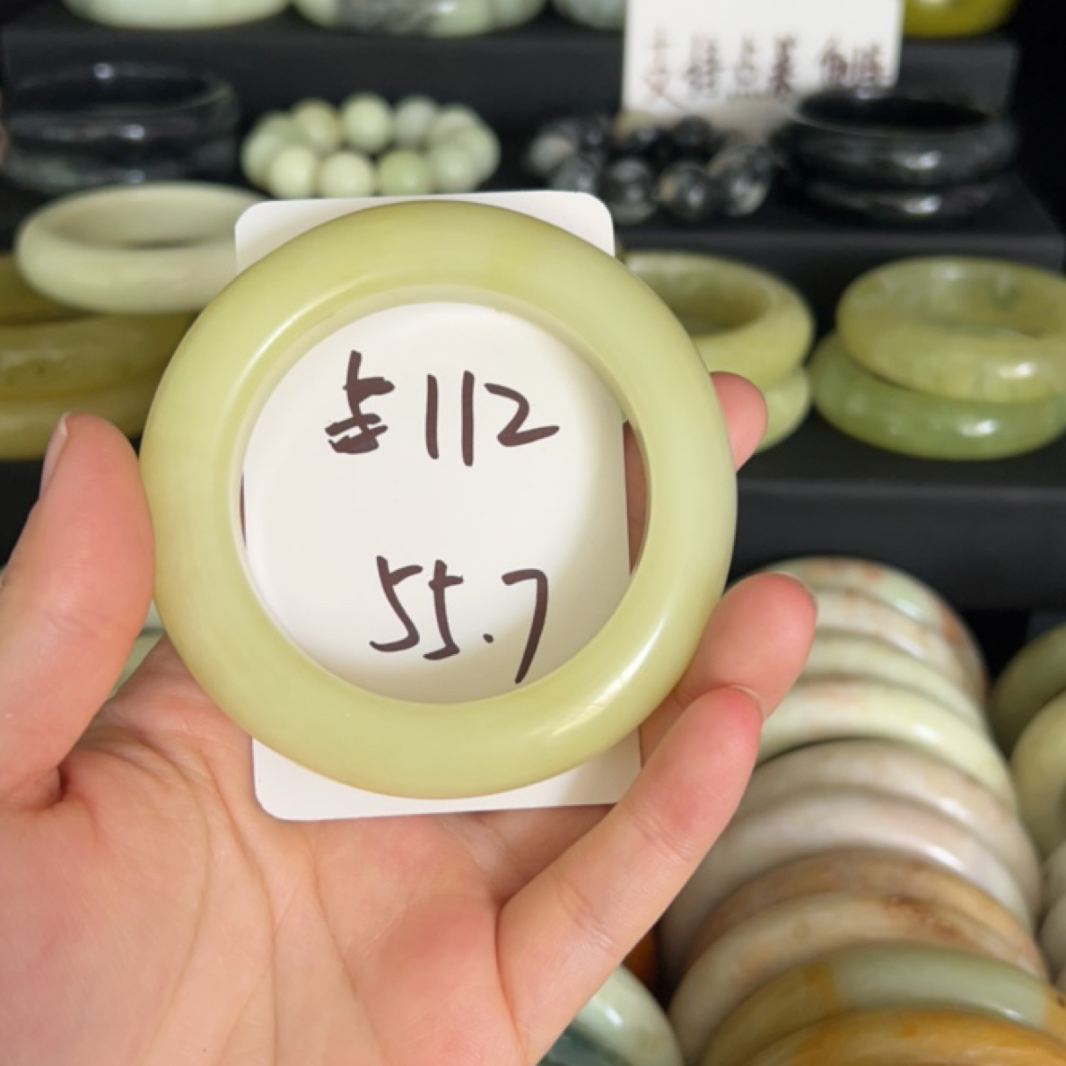 岫玉手镯 手工雕刻