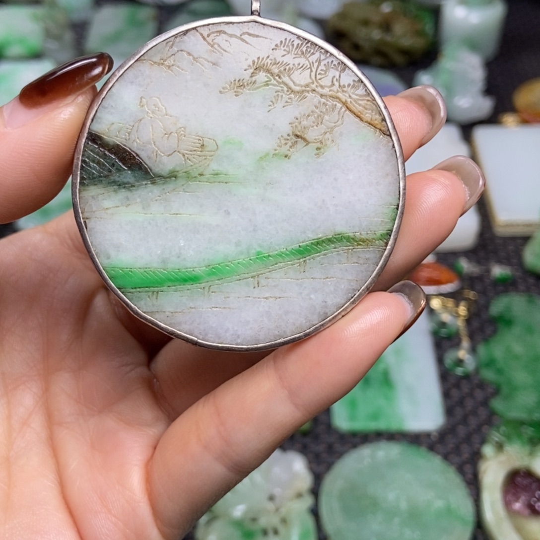 狄***乐翡翠未镶嵌挂件清